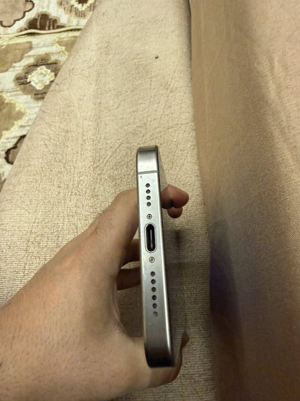 آيفون ١٥ برو ماكس للبيع نضيف ١٠٠/١٠٠ بطاريتة ٨٧ جهاز نضيف ما مفتوح ولا مبدل بي إي شي السعر مليون بي مجال حك الجيه 
للإستفسار ***********
