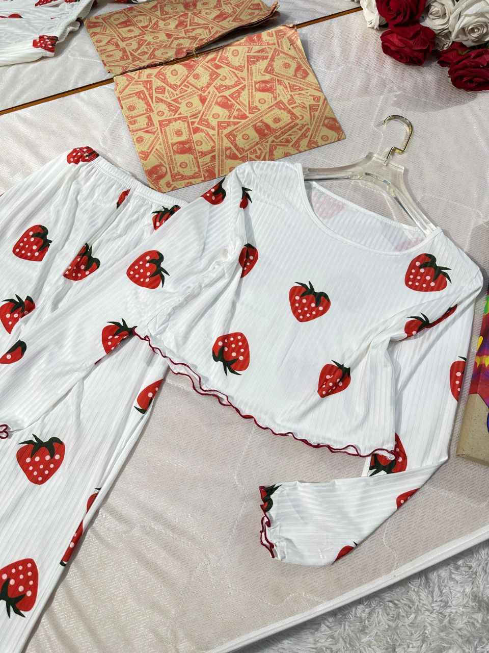 تراك بيتي قطعتين يجنن

الخامه قطني ليكره

القياس فري سايز يلبس من وزن ٤٠ الى ٧٠

متوفر خدمه توصيل لجميع المحافظات. بغداد, العراق


**إذا كنت صاحب هذا الإعلان وتريد حذفه لأي سبب، رجاءا أرسل رسالة إلى الدعم الفني**