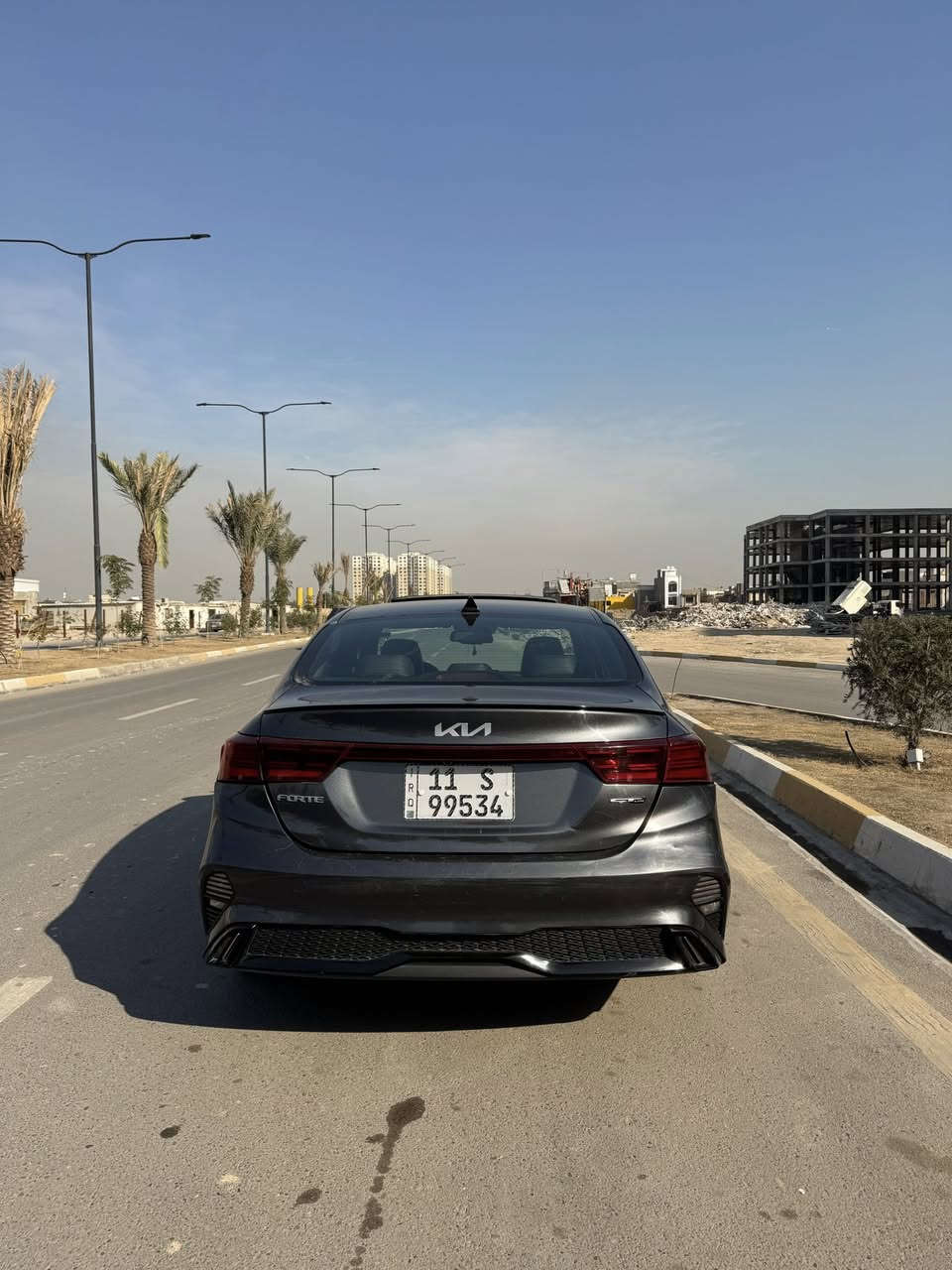 السلام عليكم 
كيا فورتي 2022 فئة GT line
محرك  2000 دوش
وارد امريكي  ماشية 45 الف كيلو
رقم بغداد
اللون : فيلي مميز
السيارة نضيفه جداً .. ضرر السيارة خلفي بدون ايرباك

المواصفات :
* رادار امامي مع مانع تصادم . 
* رادار جانبي .
* تحذير الخروج عن المسار . 
* فرش المقاعد من الجلد . 
* صفي المقاعد الأمامية كهربائية .
* صفي المقاعد الأمامية مع تبريد وتدفئة . 
* درايف مود سمارت ، سبورت ، نورمال. 
* نقطة عمياء .
* ويل gt line .
* فتحة سقف .
* شاشه كبيرة مع نفكيشن GPS . 
* اوتو هولد + هاندبريك بصمة .
* المصابيح الأمامية مع LED لايت . 
* كشافات ضباب بروجكتر . 
* تشغيل عن بعد .
* كاميرا خلفية + كاميرا دوارة .
* بلوتوث تلفون مع نضام Apple car play . 
* محدد سرعة . 
* شحن وايرلس .
* نظام بريك اوتماتيكي ( Auto Break System ) .
* نظام تحديد المسار .
* نظام سماعات صوت هارمن كاردون .
* بصمة تشغيل + بصمة ابواب .

معروفة مواصفات الـ gt line
السعر / 152 ورقة
مكان السياره بغداد الدوره
رقم لهاتف  /    *********** 
وموجود واتساب
