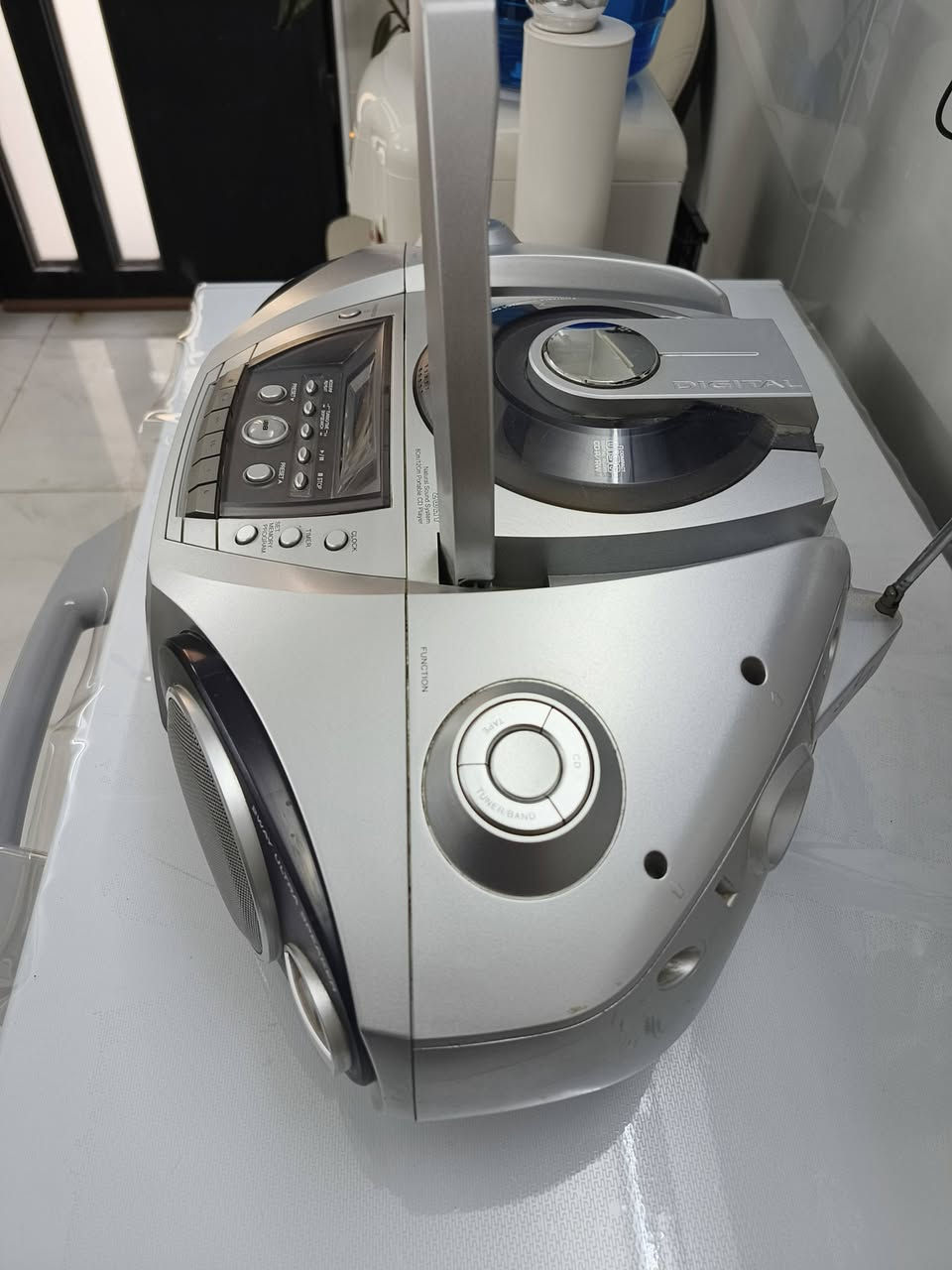 مسجل ومشغل Cd
نضيف ومعاه ريمونت LG 
*********** 
70 الف
