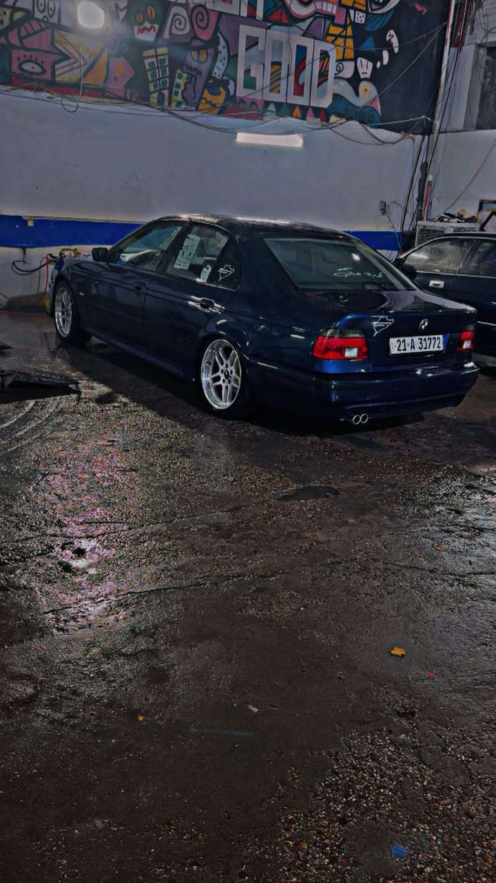 بي ام 2000
528بلاد بس عليه 530برمجه 
كلين تايتل بدون ضربه بدون معجون 
كلش كلش نضيف 
تبريد تتفيه كهربائي كلها شغال بشرط 
كير محرك لا صرف لا بخار 
من دعاميه للدعاميه ربع مصروف مابي 
شاشه ايبات سماعات كلها دمام مضبوط درجه اوله 
رقم سنويه جديد بسمي 
رقم صاحب سياره ***********
