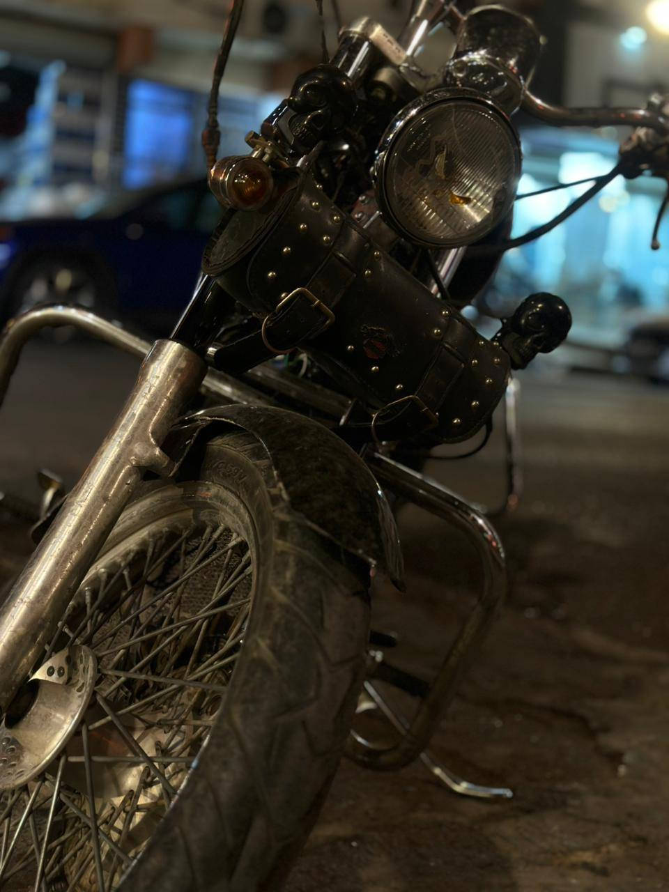 اخوان سلام عليكم دراجة هوندا استد ٤٠٠ عليها ادامة كاملة من كلشي بلك كابريته دهن ماي زيتي باتري جديد صدر جديد كهرباء كاملة بيها تزويد درع عندي جنط بيها مشكلة بالخانة الامامية من تمشي بس اطلع صوت باقي كلها مضمون السعر مليون ١٠٠ بيها مجال للشراي ملاحظة دراجة نكرة سلف اي أوقات حتى صبح المكان بغداد حي الجهاد الرقم ***********
