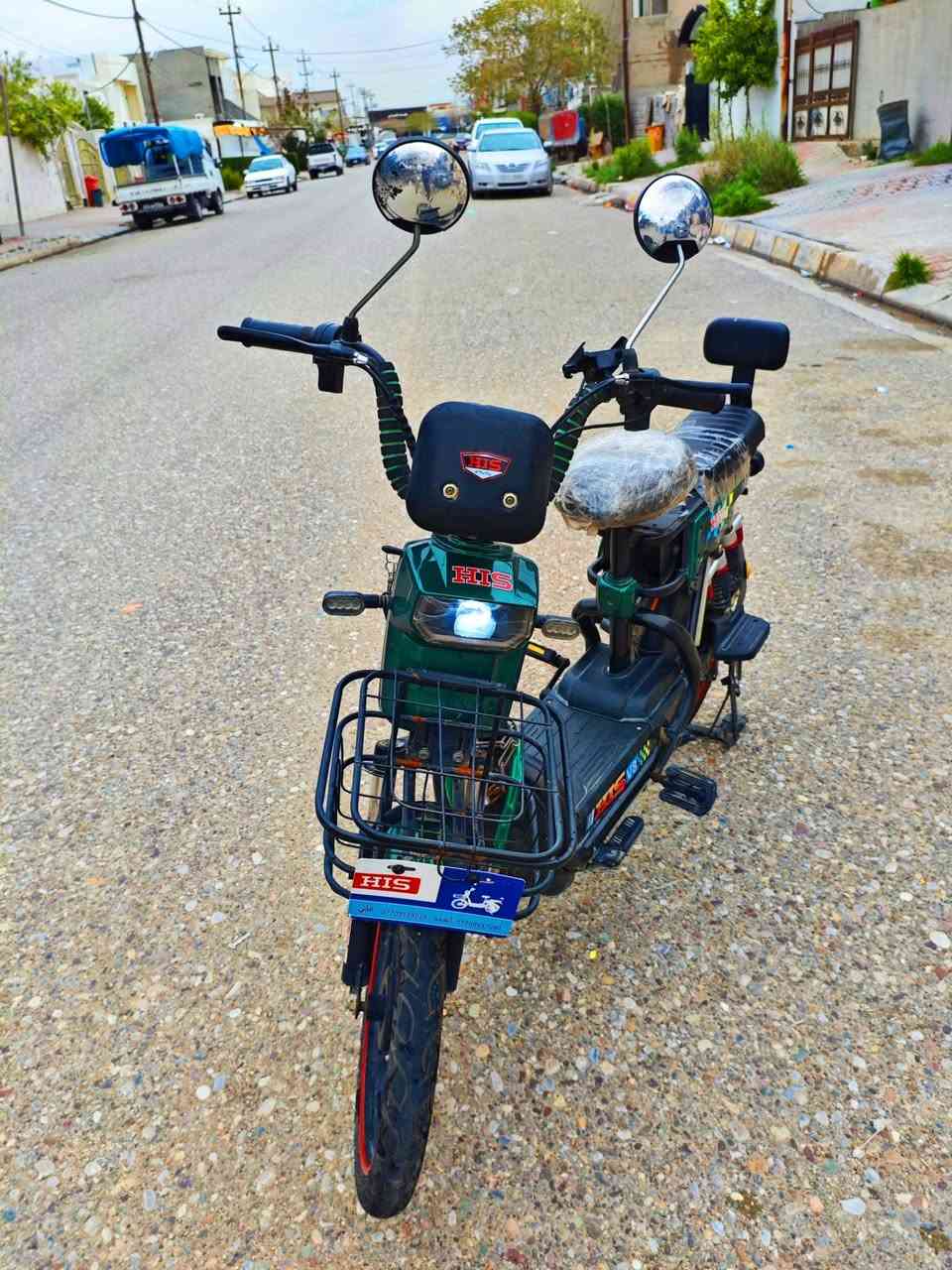 السلام عليكم. دراجه شحن موديل 2024 نوع his مشتري بنهاية 2024 . يجي ويا سويجين وثنين تحكم عن بعد.خمس بطاريات برتقالي اصلي. الاضائات كلهن يشتغلن مابي اي نقص بس المرايه اليسرى تبديل يحتاج. السرعه مالته نفسها والبطاريات قويات كلش. والتايرات كلهم مسويهن جوب يعني التاير دبل جوب وهاي كدامكم الصور. السعر خاص ***********.مكاني كركوك/ المعارض
