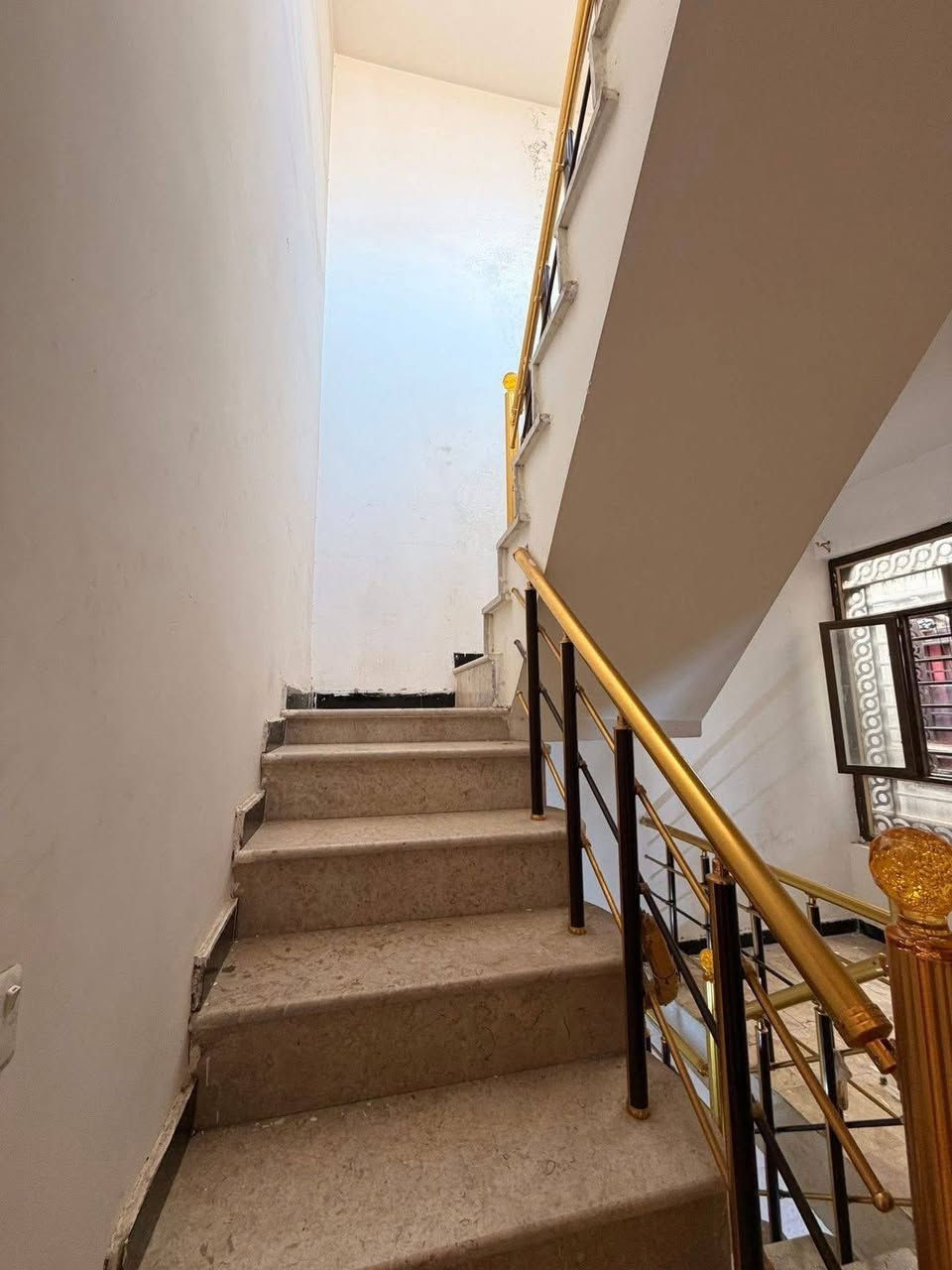 #للايجار____في____السيدية
بيت مساحة 70متر نظيف ✅
🔹يحتوي على 3 غرف نوم وصالة +مطبخ وخدمات  
💸الايجار: 750 الف 
📞للاسـتفسـار الاتـصال علـى الرقم: ***********
مكتب المصطفى للاستثمارات العقارية - مقابل لحـوم جويـلي
