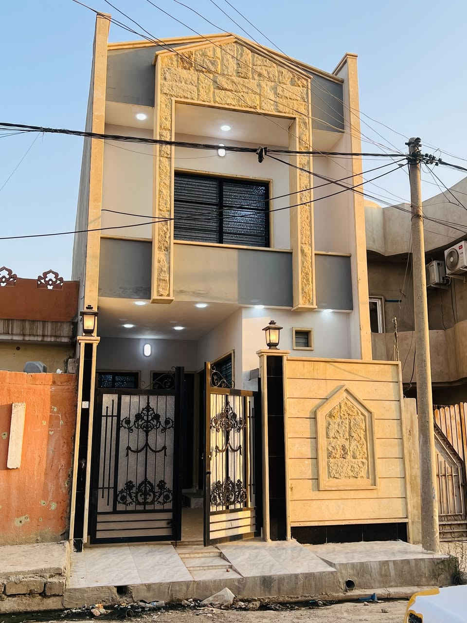 بيت للبيع بحي الانتصار بشارع 60 خلف مول تبارك موقع ممتاز خدمات كامله وفول مواصفات مساحه 100متر طابق ونص السعر 86مليون وبي مجال
شراي تواصل على رقم ‏‪***********‬‏
***********
أو مراجعه مكتب ابو ليث السبعاوي للعقار حي الانتصار شارع 60 قرب سنتر الانتصار

