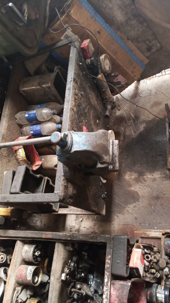 السلام عليكم غراض محل حداده صدر محل جاهز و غراض سيارات البيع عنوان بغداد حي النصر التواصل ***********
