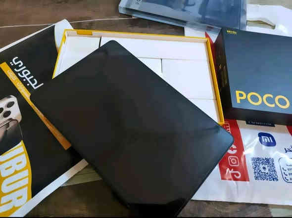 السلام عليكم 
بوكو باد ، الايباد ما صارلي شهرين من اشتريته حاله حال الجديد ، الايباد عملاق وخيالي من ناحية القوة وحجمه ووزنه كلش مرتب 
مواصفاته للي ما يعرفه :الشاشة12.1 بوصة - 120 هرتز - IPS LCDالذاكرة الداخلية256 جيجابايت الرام8 جيجابايت الكاميرا8 ميجابكسل المعالجSnapdragon 7s Gen 2البطارية والشحن السريع10000 مللي أمبير - 33 واط
 مكاني كربلاء طويريج ، سعره 295 واتساهل هواي للشراي ، رقمي ***********
