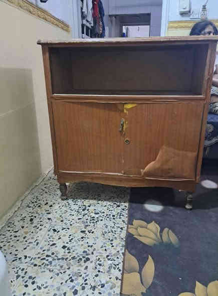 ميز تواليت وبوفيه قياس متر صاج تسكام ثنيهم ب٥٠  قفل مكان بغداد مدينه الصدر قطاع ٦١
***********
