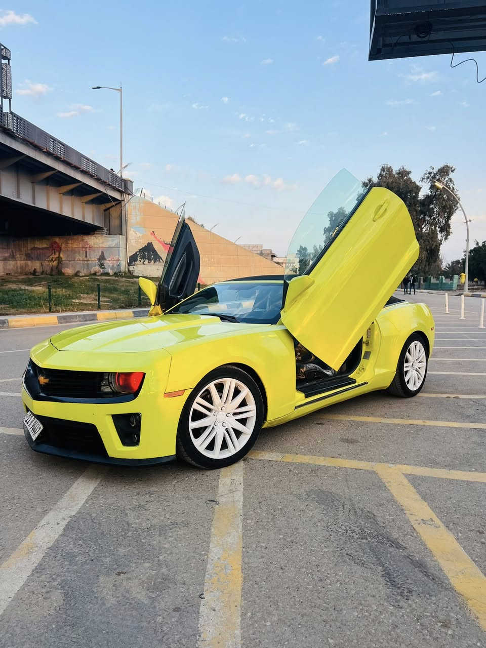 ‏  Chevrolet Camaro
اعلى مواصفات بل كمارو ومميز وحيده بلونها 
-موديل 2012
لون ليموني 💛 مميز +رقم بغداد شبه مميز 
مكينه 3600 كفاله
لايت متغير عل تلفون +عدسات زرع 
بوب لامبودور 
كير 3وظعيات اتو -سبورت-عادي شفتات
شاشه اعطال
سستم صوت Bostn
تبريد ثلج
ويل 20 
حداديه زينه 
شاشه. تحكمات ستيرن صفحتين
4كيجات يم لكير 
كشن  كهربائي جلد بلادي اسود حضن 
حادث جاملغ وباب صفحه يمنه صبغ احزام مبدل لون رقم بغداد الدولي بسمي تحويل نفس ليوم سنويه لل2029
سعر88بيها مجال كلش بسيط *********** مكاني ديالى بعقوبه
