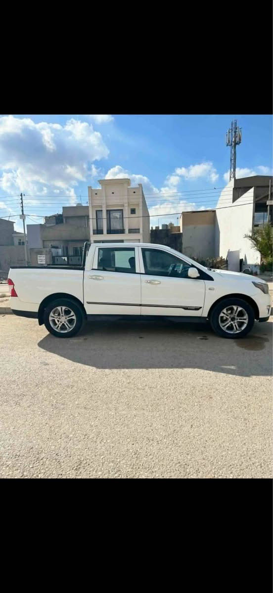 سانیۆنگ ٢٠١٢مەكینە. بەنزین دەبڵ ئەكسل سەیارەكە بەس دەركی بۆدیدوبست سبوغە هیچیتری نیە 
مەكینەشی كەمێك بوخاری هەیە بێنەقسكردن
نرخي٨٧وەرەقەو كەمێك مەجال
*********** أربيل, العراق
