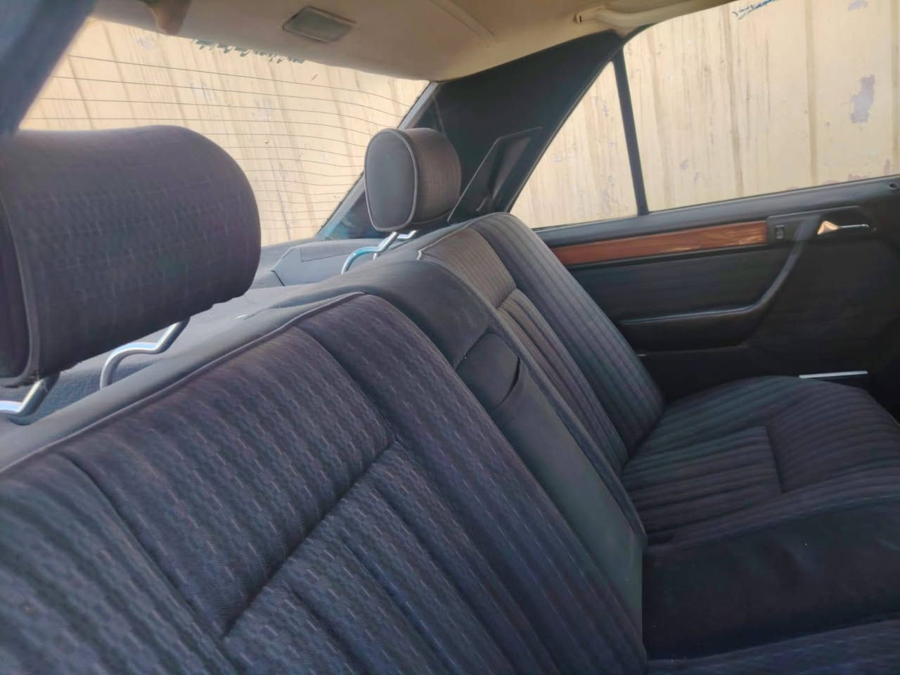 السلام عليكم سياره مارسدس دب مديل 1991
سياره نضيفه  سياره جاهزه من كلشي حداديه 100/100
محركه،300000ففتي
القواعد سليمات  غرفته جديدده ما بيه نقص السياره 
مكاني الناصريه حي العسكري بس الشراي ينتصل  ***********
السعر 50وبيه مجال لشراي
