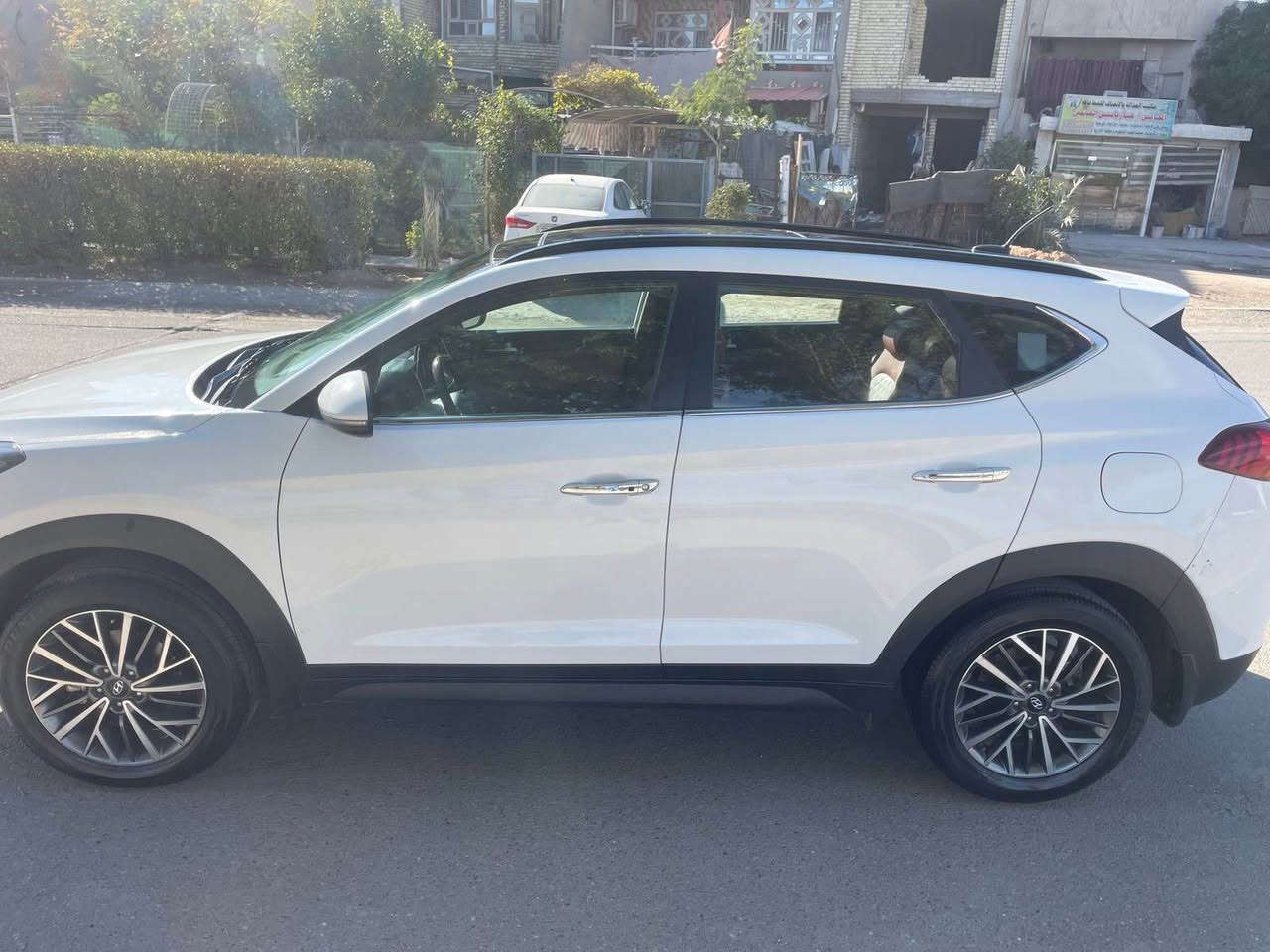 السلام عليكم توسان للبيع موديل 2019 خليجي فول 
مكفولة من الصبغ 
ماشية. 57 الف كيلو
مكان السيارة بغداد السيدية
*********** بغداد, العراق
