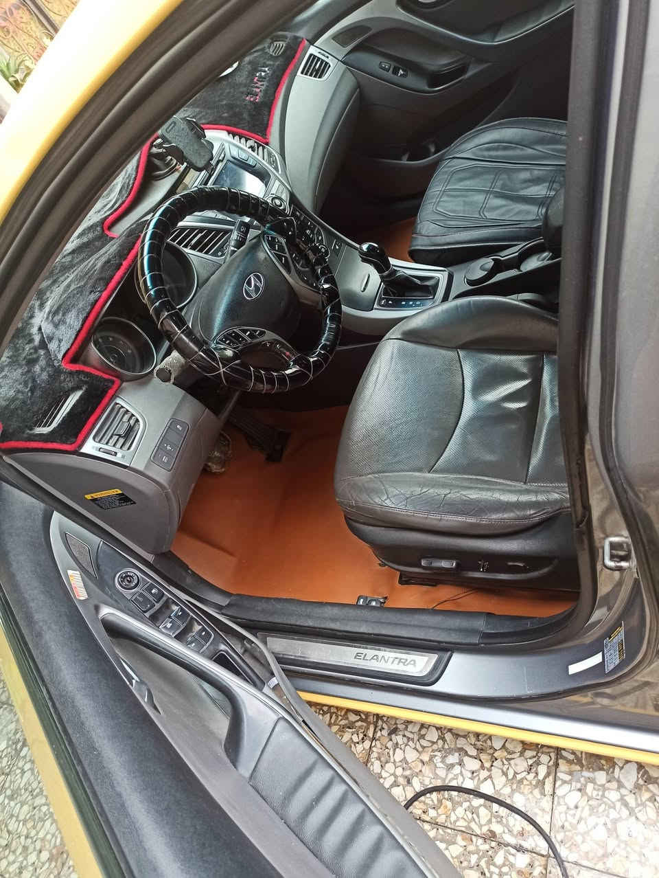 السلام عليكم الانترا 2014 حادثه سرقه صندوك خلفي فقط بدون داخل  والباقي كفاله عامه ليبل واحد  الاستفسار *********** السعر 115 مجال بسيط موصفات فول فتحه كامره شاشه  تحكم ستيرن كشنات جلد تدفئه تبريد  محرك  2000  رقم بغداد
