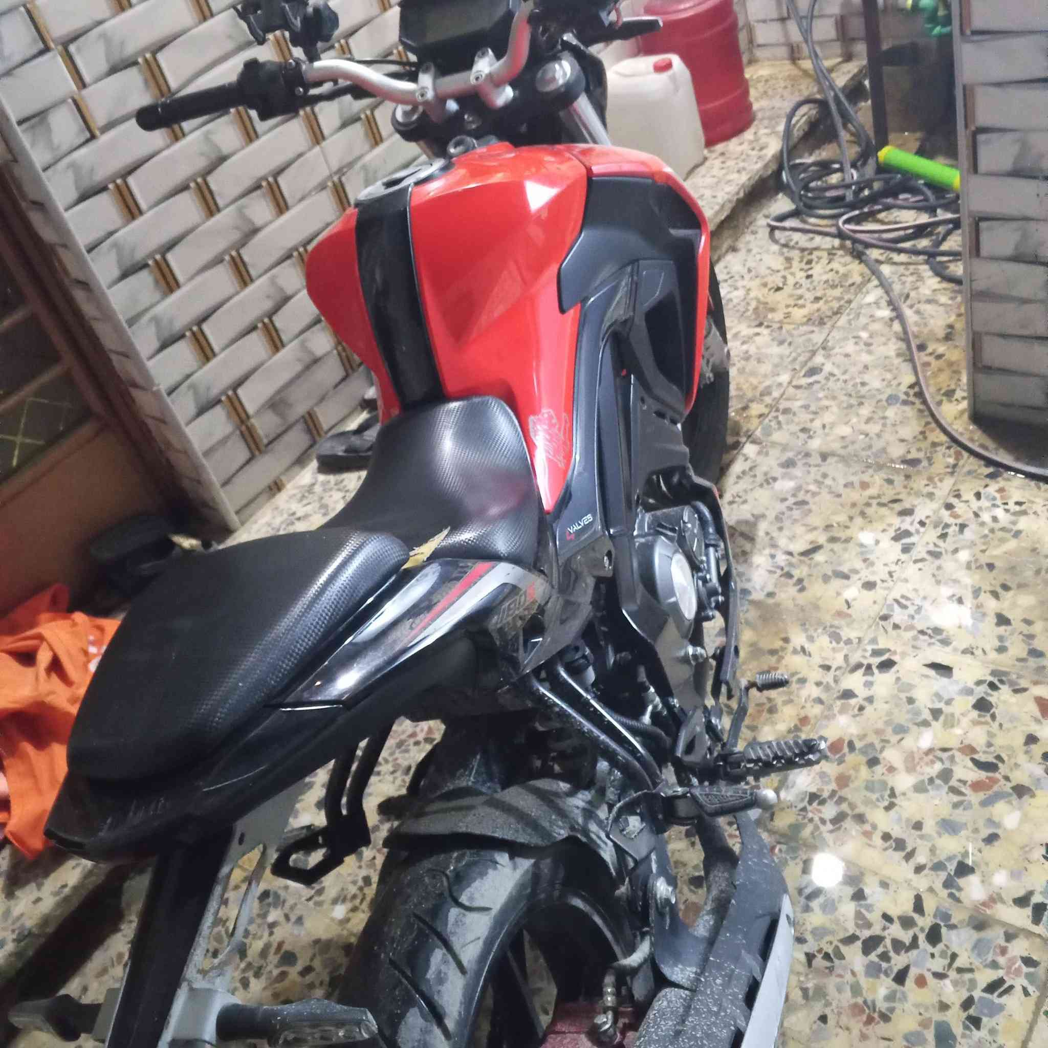 سلام عليكم بنلي180رقم بغداد اجديد عنواد مدينت اصدر دراجه نضيفه سعر3500
***********
