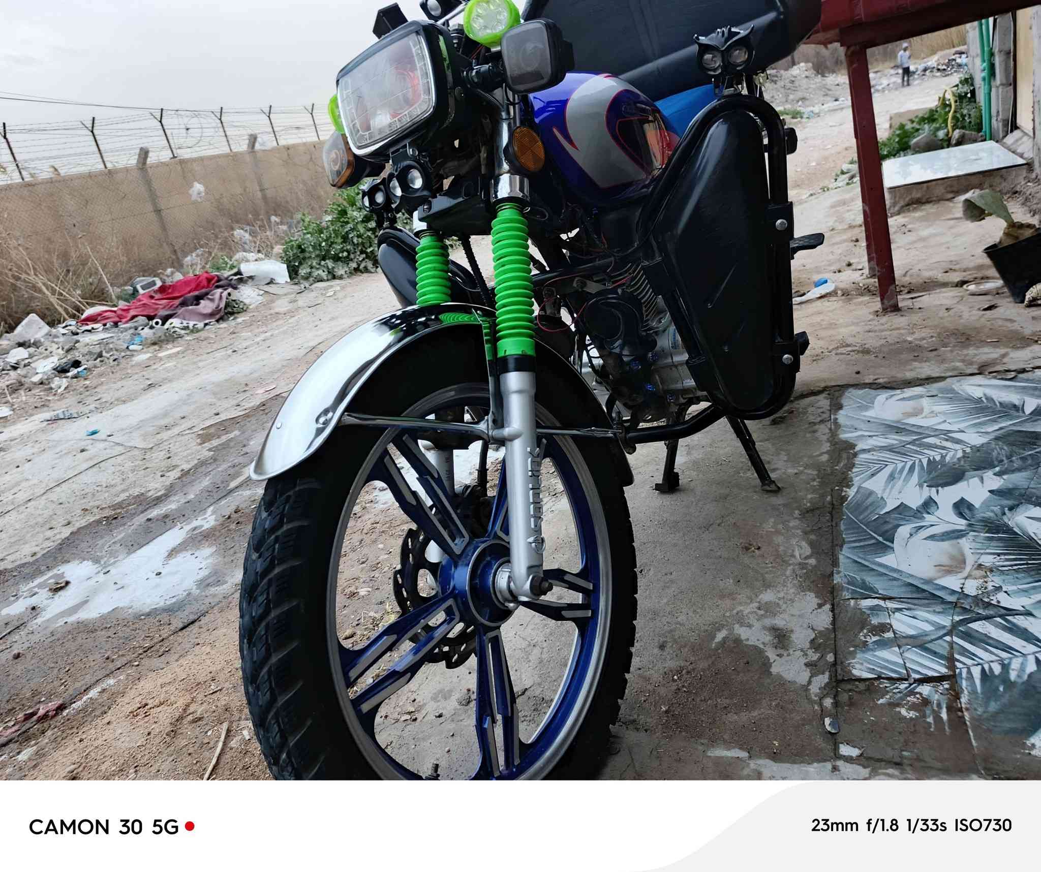 السلام عليكم دراجه ايراني سيفان ٥كير موديل  21 أوراق مابيها اكفلك سرقه وعشاير واني بلخدمه دراجه خير من الله مكينتها شلعه ومعدل كلجاتها جدد تخم تاير جديد اشاير لايتات كهربائيات كلها شغاله دبلات جدد دهنها امزوايل هورن بوش ودرع دراجه كامله من كلشي نقصها بس دشبول سعر 550 وبيها مجال الطيبين مكاني البياع فلكه الشهداء ه‍***********
