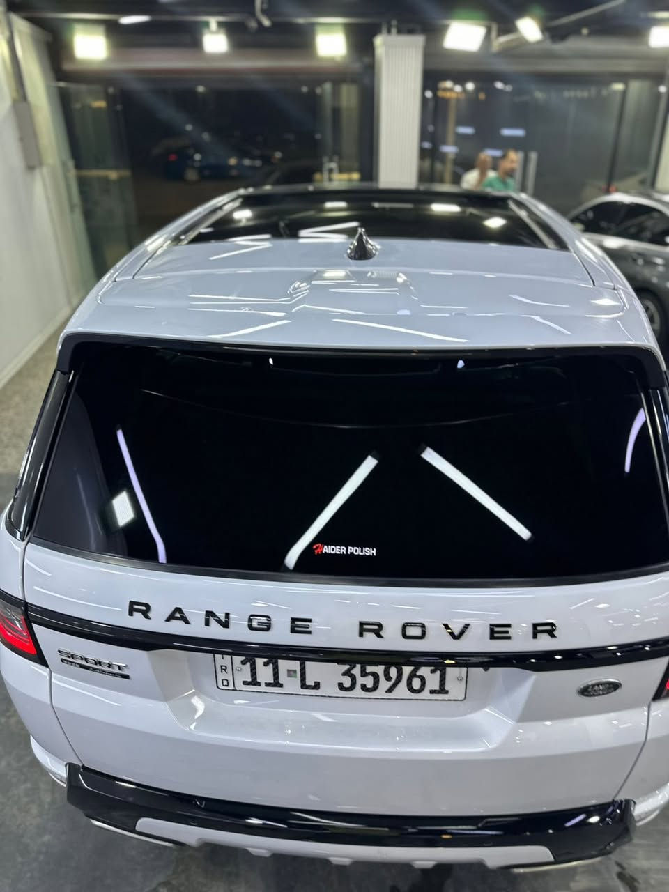 السلام عليكم
رانج روفر سبورت اوتو 8 سلندر سوبر p525
ماشيه.  كيلو 40,000               2020 
تدفئه وتبريد مقاعد
مساج مقاعد 
داتا شو 
جكات 
دوس كهرباء 
السيارة فول مواصفات للاخير 

حادثها فقط دعاميه     

***********
