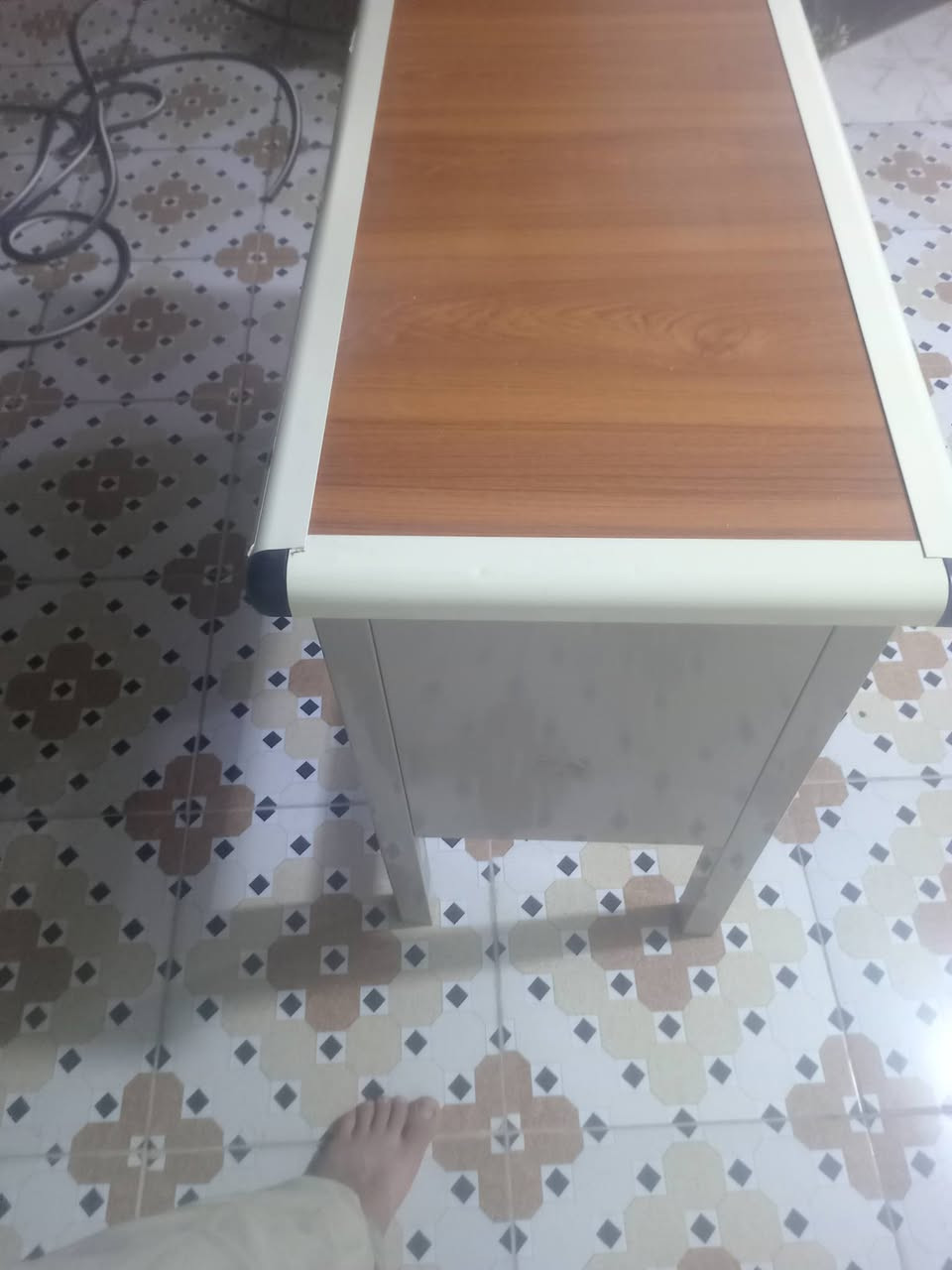 السلام عليكم ميز مكتبي للبيع نضيف جدا يرهم عليه كلشي للاستفسار الاتصال على الرقم ***********
