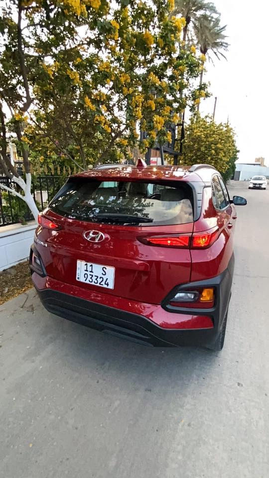 Hyundai Kona 2020
هونداي كونا 
النظافة عالية (مثل ما موضح بالصور )استخدام بسيط 
صيانة دورية منتظمة وكل قطع الغيار اصلية 
حدادية بلادية نظيفة 
تخم تايرات وبطارية جديدة
———-[المواصفات ]————-
*محرك DOHC 2.0 
*ناقل حركة 6 speed
*نظام  دفع FWD
———-[أنظمة المساعدة على القيادة ]———
*نظام المحافظة على المسار LANE KEEP ASSIST
*رادار امامي + رادار خلفي front and rear radar
*نظام النقطة العمياء Blind spot  
*نظام مانع الاصطدام Anti collision radar 
*نظام فرملة المنحدرات والجبال BRAKE HILLS 
*نظام  مانع الانزلاق ANTI LOCK BRAKING SYS
*كاميرا خلفية دواارة parking camera 
——————الضرر—————

الضرر تبديل قطعتين  (ضرر امريكا) 

——— المواصفات الداخلية———
فتحة سقف  slide roof
دخول  وتشغيل ذكي Smart key 
شاشة  Touch Screen تدعم كافة الوسائط 
تدفئة كشنات 
تحكم الكشن كهربائي 
تحكمات ستيرن (مثبت سرعة + وسائط + شاشة الأعطال)
إشارات بالمري
كشنات جلد 
أنظمة قيادية متعددة 
مرآة وسطية عاكسة تلقائية 
——- المسافة المقطوعة——-
عداد المسافات ٦٨ الف 
السيآرة متكاملة من كافة النواحي 
—————-[السعر]—————-
قابل للتفاوض مجال بسيط 138$
المكان بغداد- الكرادة
***********
