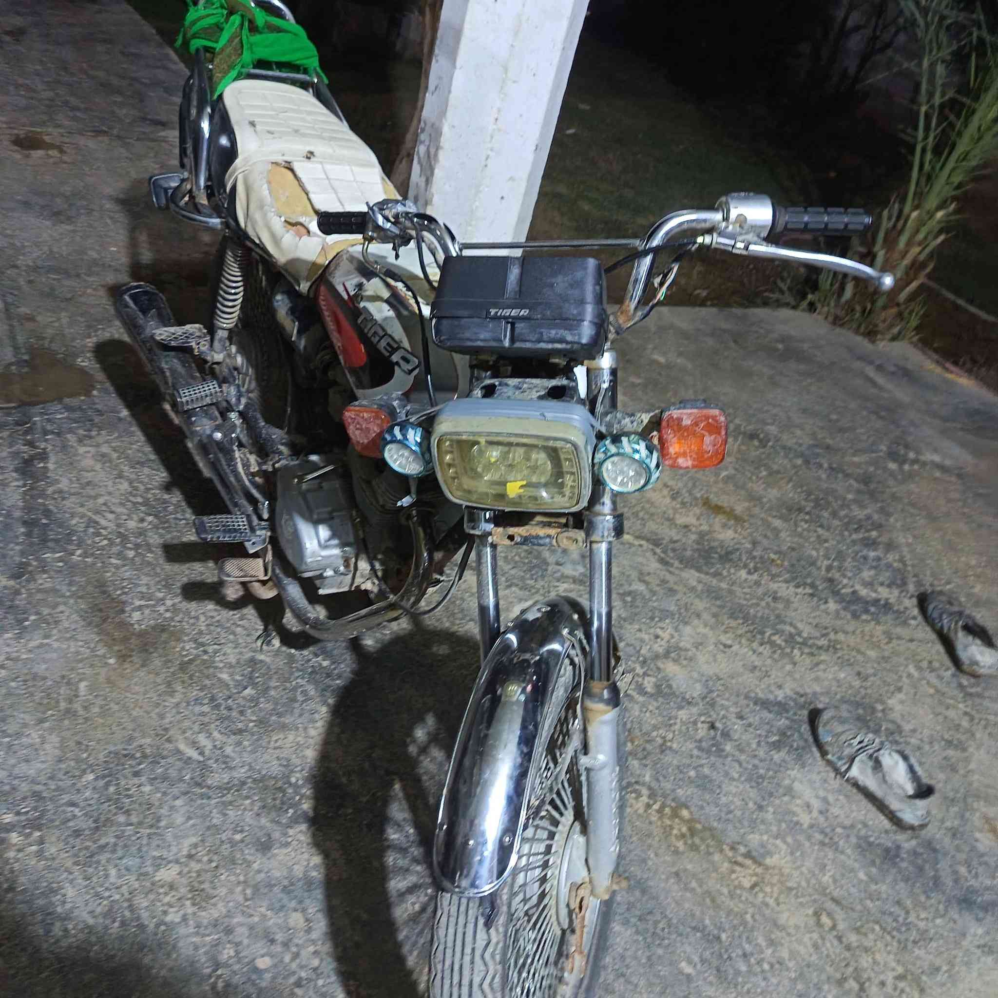 السلام عليكم دراجه للبيع موديل 21 كفاله عامه مكان ديالى كنعان اوراق موجوده رقم الهاتف***********
