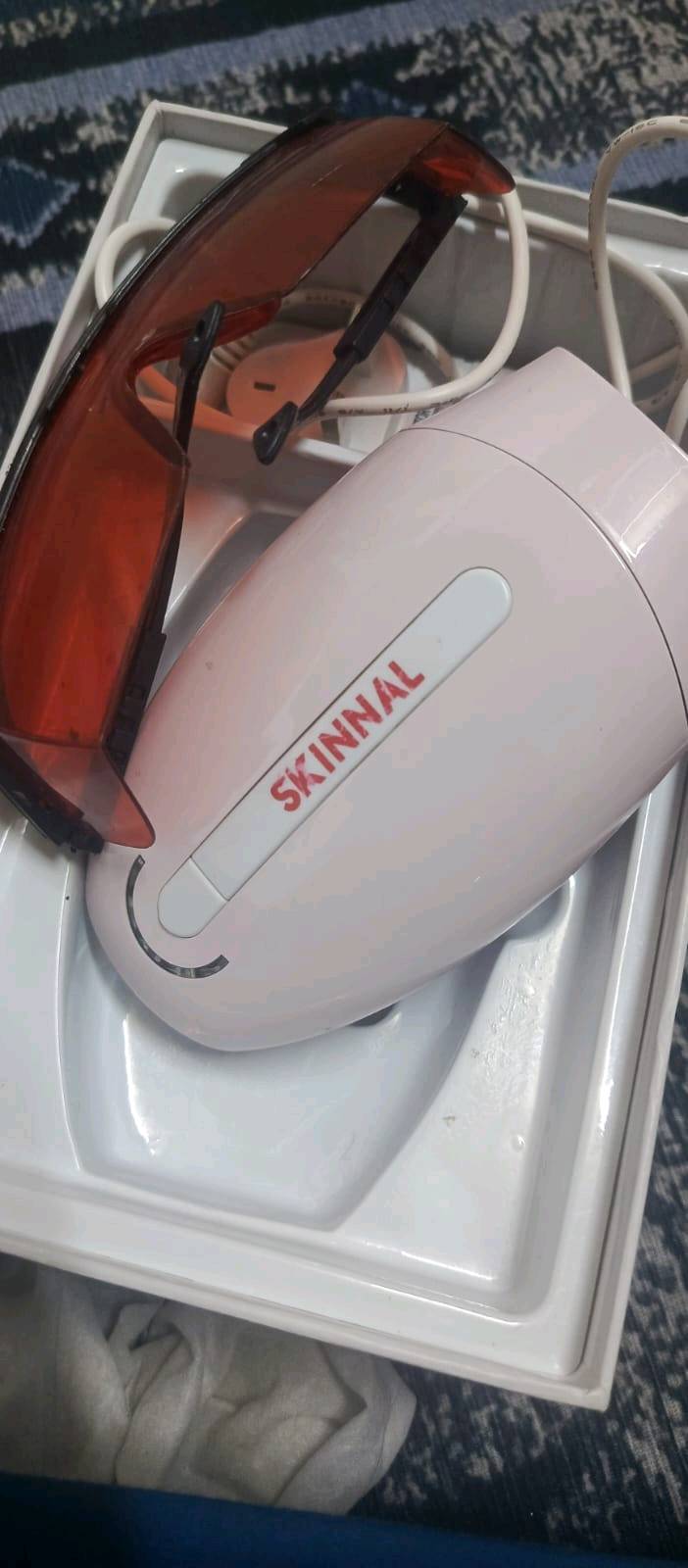 سلام عليكم جهاز ليزر  للبيع  
من شركه  SkINNAL سكنل 
اصلي من الشركه 
ملحقاته كاملة النضارات لحمايه العين 
شاحنه اصليه و كارتونيه جهاز 
استعمال قليل جداً 
السعر 195 وبي مجال 
الاستفسار  واتساب فقط ***********
