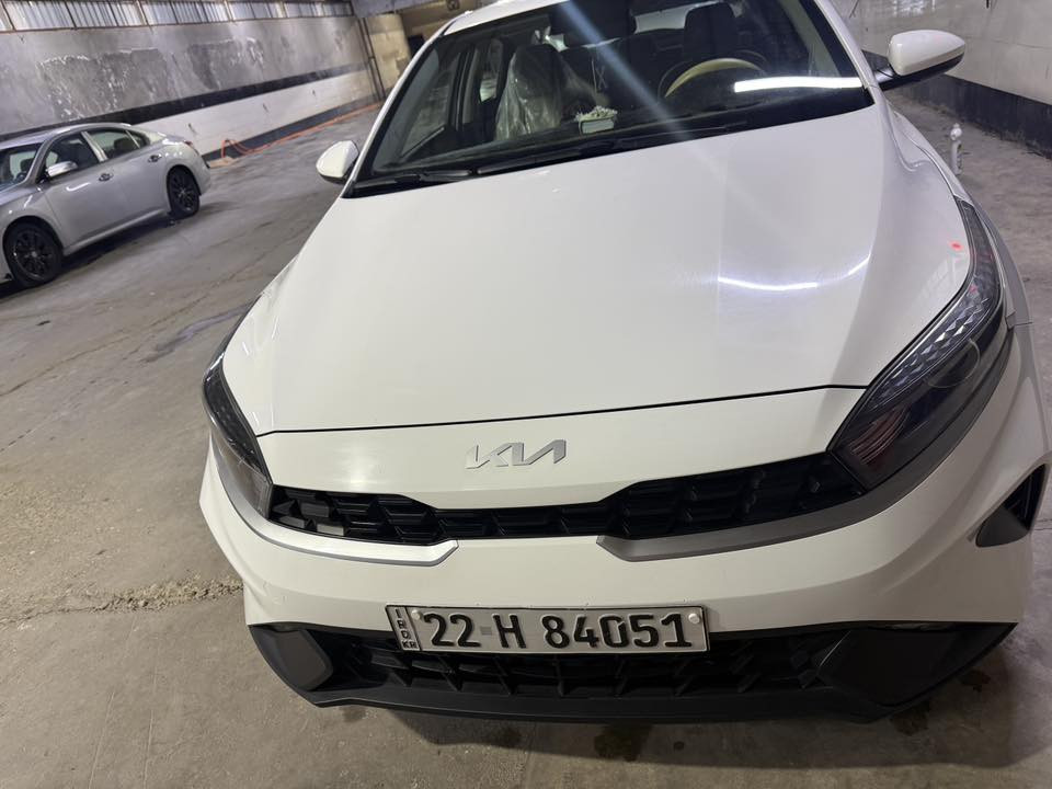 سيراتو 2023
مكفولة كفالة عامة 
ماشيه ٦٩
محرك ٢٠٠٠
داخل لونين
قطعتين تبريد 
شاشه
حساسات خلفية
مانع انزلاق
حساس اطارات 
لد نهاري
السعر177$ وبيها مجال بسيط

***********
