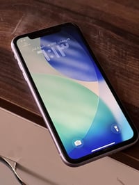 ايفون 11 للبيع جهاز ممفتوح بي برغي لشراي يراسلني  07824029923