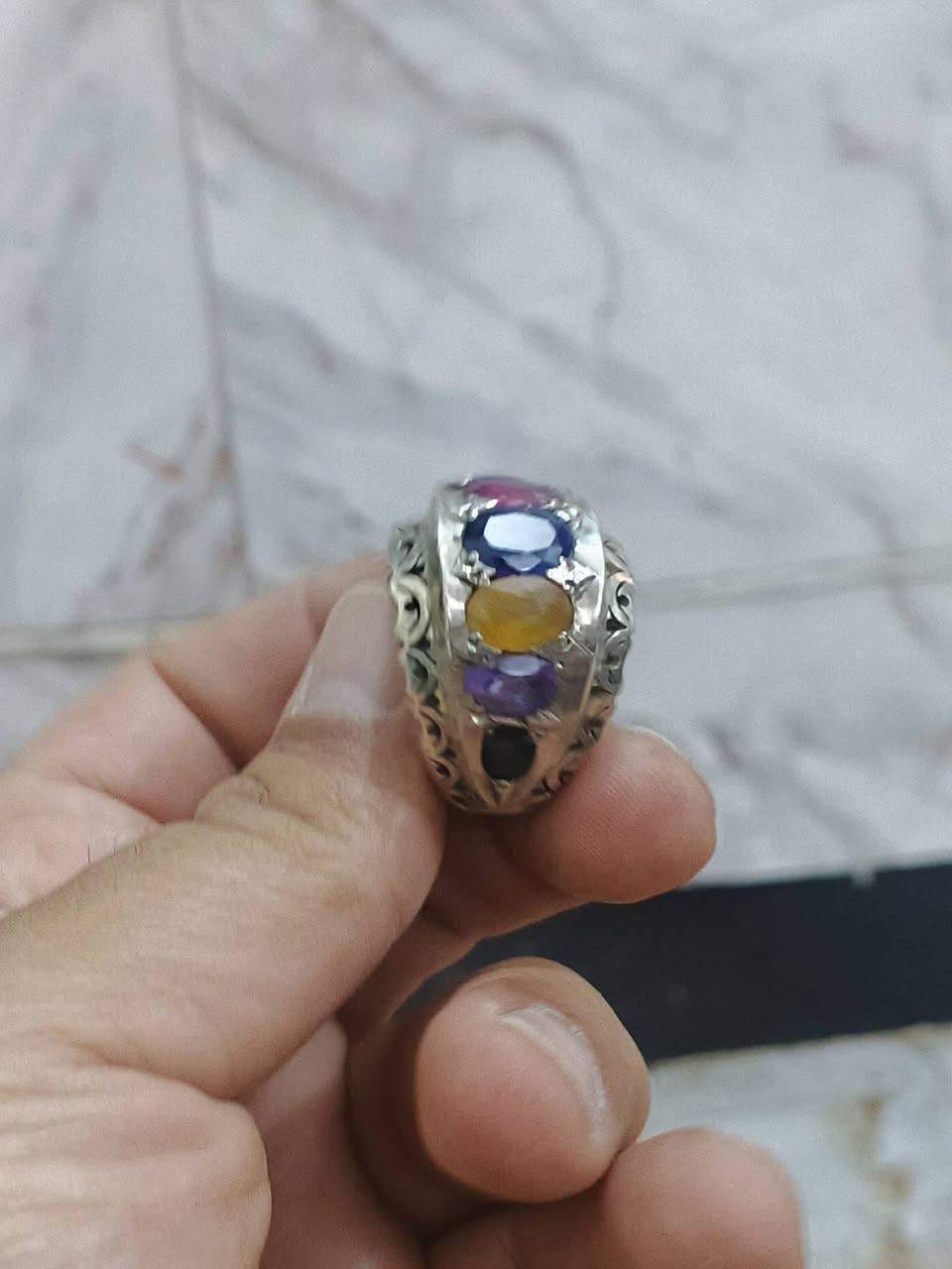 السلام عليكم 
جامع الاحجار صياغه يدويه ثقيله وبي احجار كلها اصليه مثل ما واضح في الفديو مهتم يتفضل خاص حبايب يوجد توصيل كافه العراق


**إذا كنت صاحب هذا الإعلان وتريد حذفه لأي سبب، رجاءا أرسل رسالة إلى الدعم الفني**