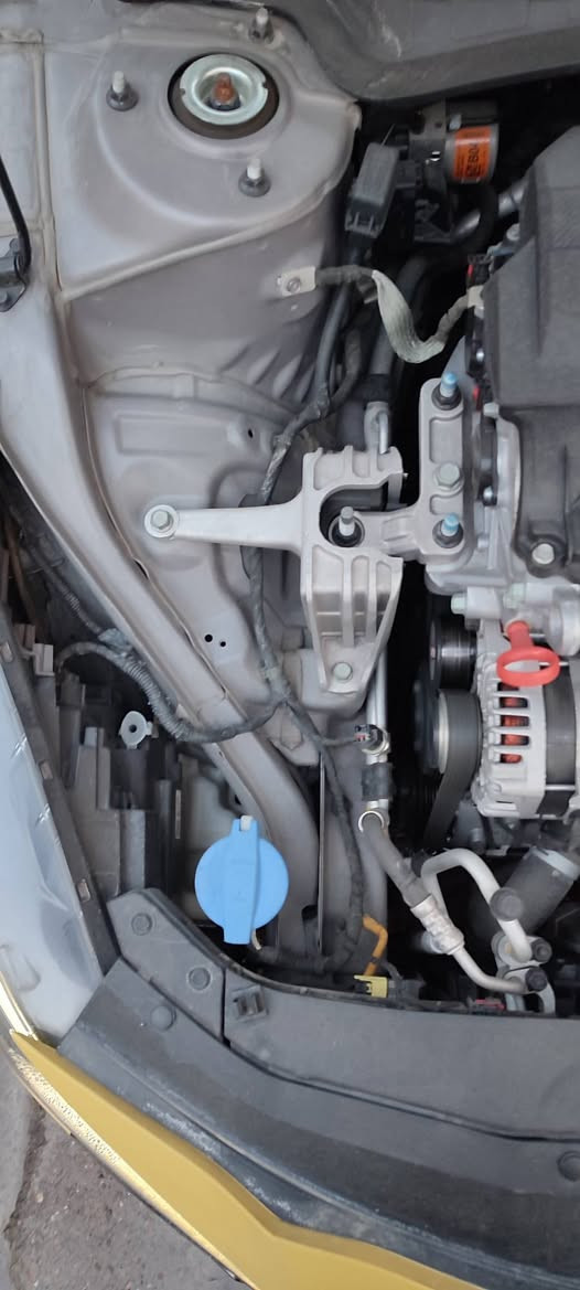 سلام علیکم
الالنترا موديل 23 وارد امريكي حادثها باقمارة وكصيتها ومبدل باب ورى سايق وعكس سائق بدلات اصلي  وجاملغ مبدل  بجم كبس وصندوك كبس صدر جدید تخم تایر ويل  جديد سيارة حلوة ها ورقمها خصوصي لانه ماكو ارقام تكسي صيغتها ليموني ورقم خصوصي عنواني بغداد الجديدة رقمي سعر 137 وبيها مجال
*********** شراي خابر وبيك خير وتدلل
