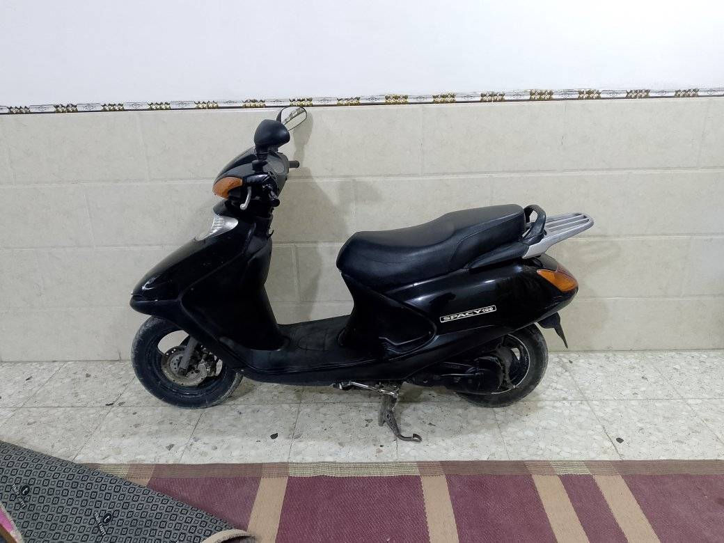 دراجه اسبيسي ياباني سرعة 100 مكينه بلاديه ما مفتوحة ابد ناعمه شلعه قويه كهرباء كوله شغال نكره سلف هندر اوراق بسمي الدراجه كامله نضيفه السعر 500 بغداد الشعب رقمي ***********
