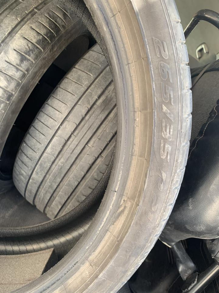 السلام عليكم ورحمة الله وبركاته من رخصة الادمن متوفر تايرات مرسيدس 2025 عدد 4 قياس 21 چوبلس 265/35 استعمال قليل جداً السعر 250 وبيهن مجال للاستفسار خاص او على الواتساب فقط ***********
