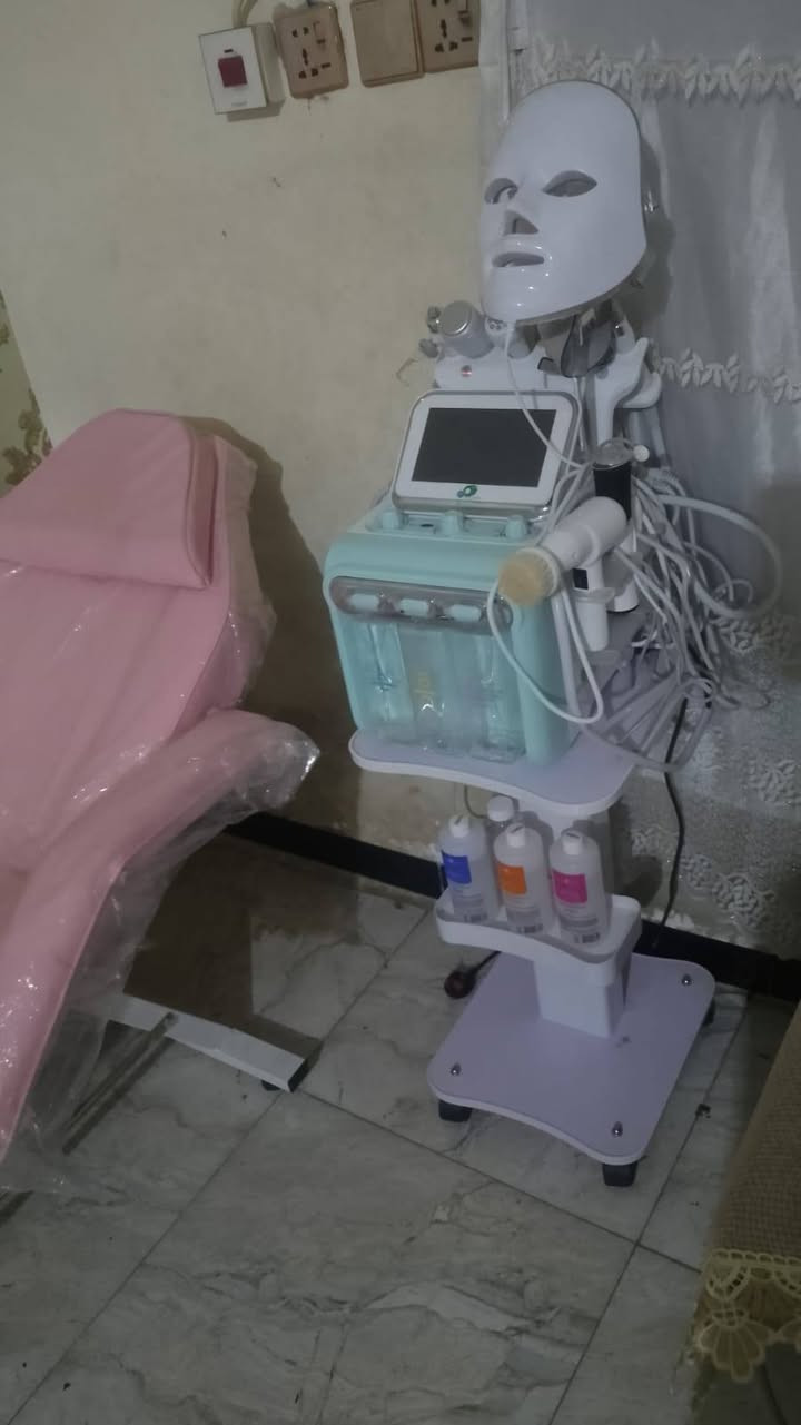 السلام عليكم اغراض صالون للبيع صارلي شهر من اشتريتهن بغداد الرقم ***********
