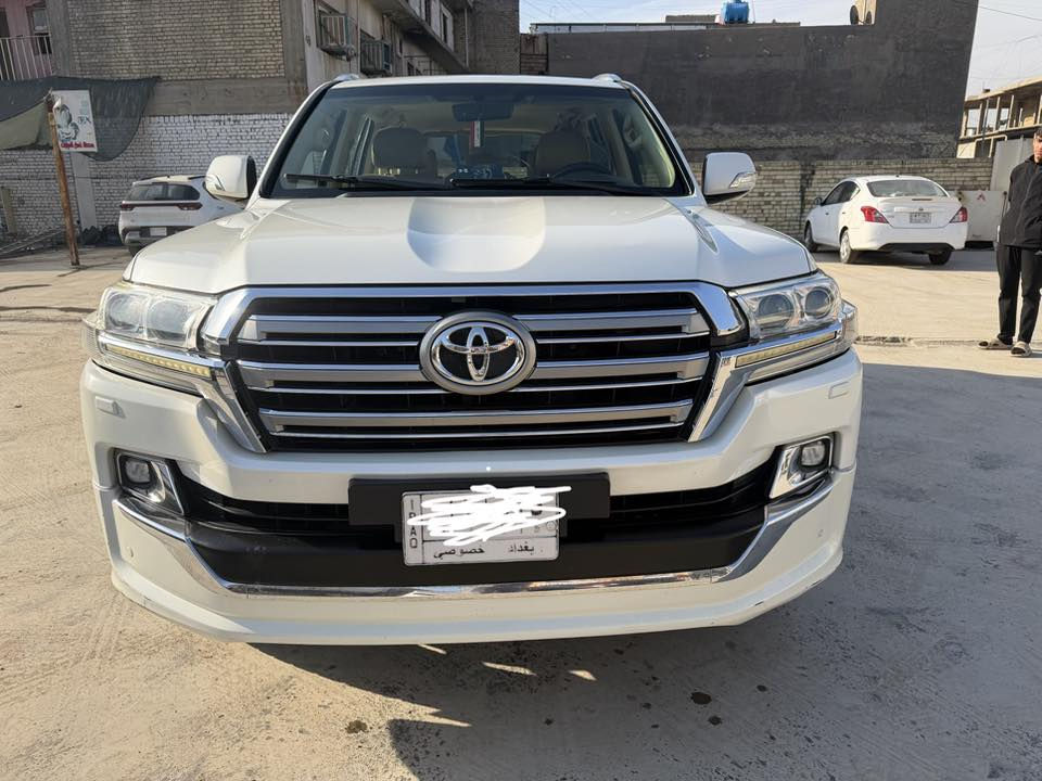 السلام عليكم 
لاندكروز ٢٠١٧ محرك ٦ سلندر 
ماشيه ١٥٧ 
فوول مواصفات 
مكفوله من الصبغ فقط مكان بارد بلجاملغ الامامي كلش بسيط 
مكينه كير صدر مكفول 
السعر ٤٧ وبيها مجال بسيط 
هـ***********
