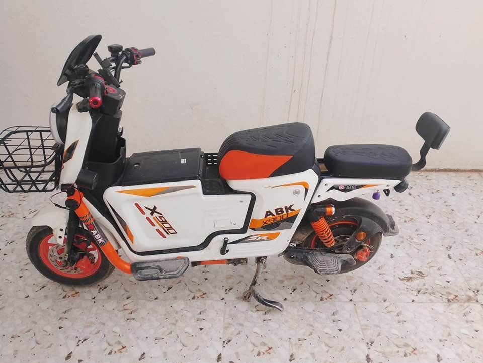 دراجه شحن لبيع الستفسار تصل على رقم الخاص اسم الدراجه اكس ٩٠٠ ***********
