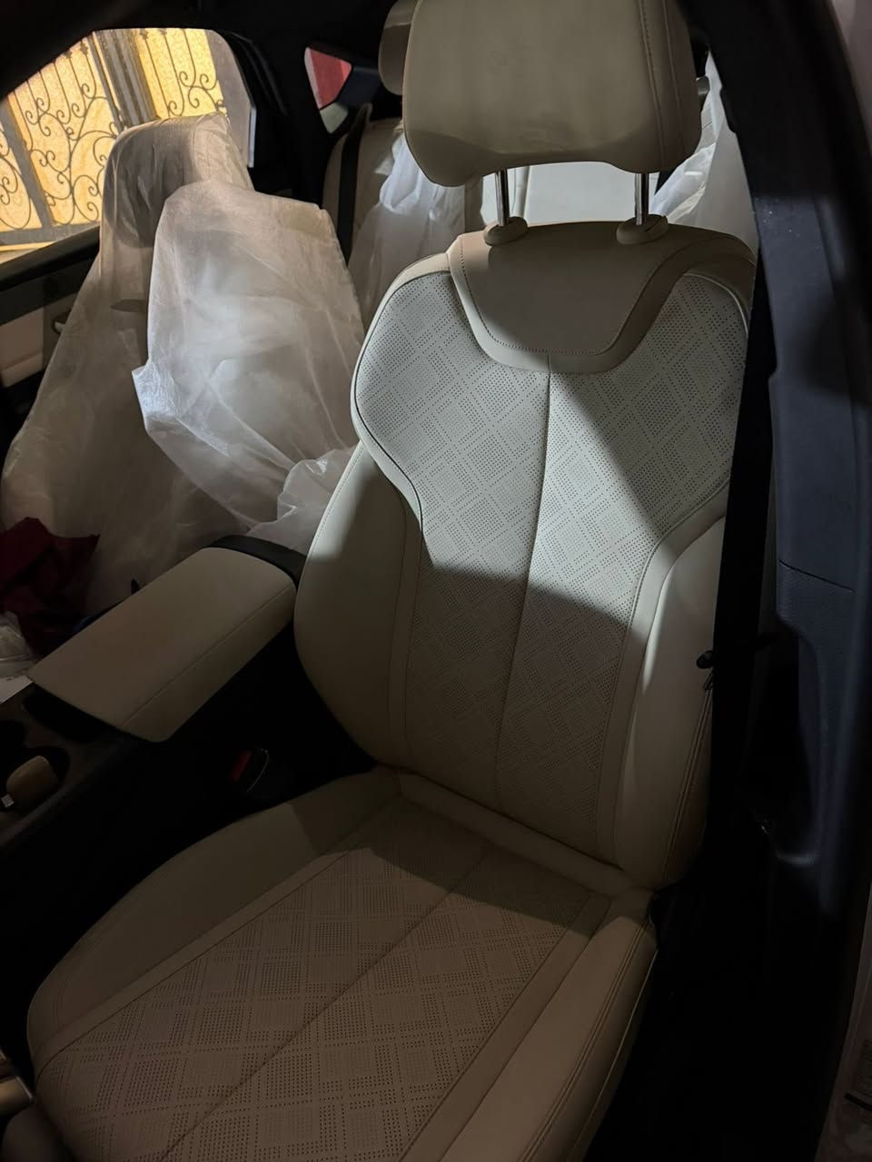 السعر ١٧ مليون و٥٠٠ الف 🔥
انتبه داخل ابيض ملكي 🔥☑️

لون ابيض وداخل ابيض☑️

جن بلاس بي واي دي ٢٠٢٥ زيرو بطاريه تمشي ٥٥ كيلو شحنه تفويله وشحن ٢١٠٠ كيلو جلد بصمة كامل مرفقات بصمة كارت فوم شاحن مثلث وهوك حساس خلفي وكاميرا خلفيه 

للاستفسار 

***********

***********
