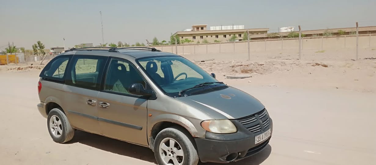 السلام عليكم سيارة دوج كرفان سياحي بسمي السيارة مديل 2005 استخدام عائلي الكشنات متحركة المحرك اربعة سلندر كامري ابو الچف مع الگير جديد مجموعة كاملة السيارة من الخارج من سنتهة لحد الان مجموعة التبريد كاملة سعر 45 وبيهة مجال بصيط بدون مراوس مكان السيارة نجف الاشرف ومداورهة بل نجف***********
