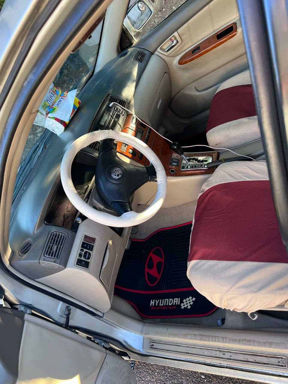 السلام عليكم كورولا نحلة وارد خليجي موديل 2002 السياره عوزها اعاده الصبغ بيها خياسات وترتيبات بسيطه بل كهربائيات السياره فول مواصفات تخم تاير جديد صدرها جديد مري شفط وبردة رقمها بابل الجديد سنوية لل30 السياره ب اسم شخص مكفول شرط التحويل السيارة كدام عينكم خير من الله الكير والمكينة مكفولات التبريد اكو بيه مشكلة بل دكم  مكاني بغداد مكلف بل نشر  واسف ع الاطاله. ‭0773 728 2638‬
