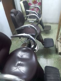 كراسي للبيع العدد 3 السعر الواحد 130 الف مكاني بغداد الشعله للتصال 077...