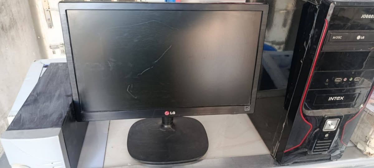 تجميعا كاملة بيسي كاملة الغراض معا موس وكيبورد
سعر 135 الف  وبيها مجال 
لستفسار واتساب 
***********
