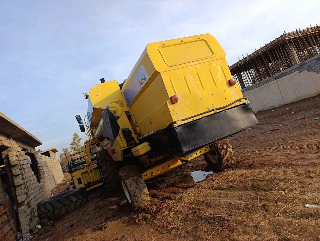 سلام عليكم  حاصوده للبيع موديل 2006 رقم دهوك بم نوزل دبل درام طبله 17 سعر 520 بي مجال تواصل رقم ***********
