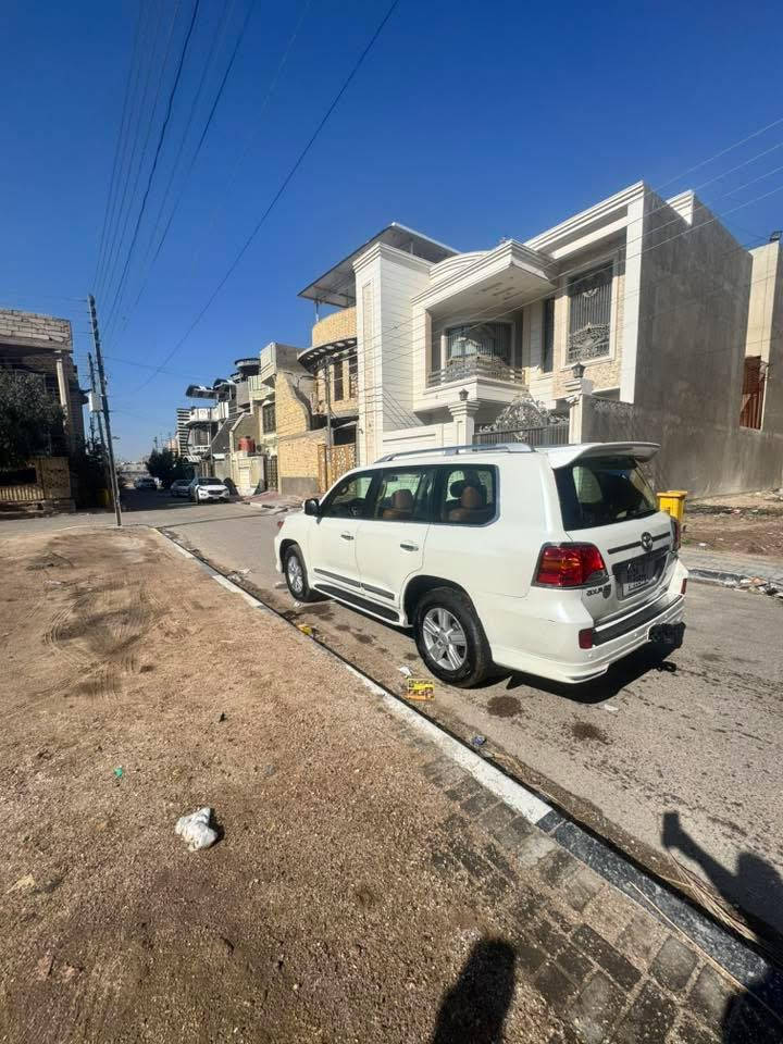 لاندكروزر جكسار  موديل ٢٠١٤  رقم بصره ماشيه ١٩٠ الف كيلو 
ثمانيه سلندر. سياره كفاله من ضربه والحادث والصبغ فقط باردات. ما مبينات. السعر ٣٦٥ ورقه  موجود بالبصره  الشراي يتصل ***********
