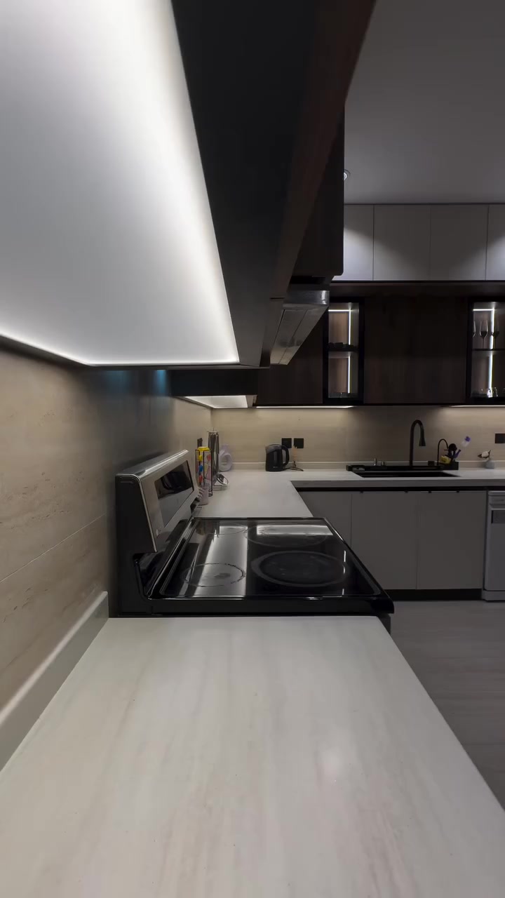 من Family Kitchen أحجز تصميمك الآن 
المطبخ مش بس مكان للطبخ… هو قلب البيت، وبتصميمه الأنيق بيحكي حكايتك!👌

للتواصل عبر الأرقام التالية :
***********
***********
او زيارة موقعنا :
بغداد - حي العدل - شارع الربيع 📍
