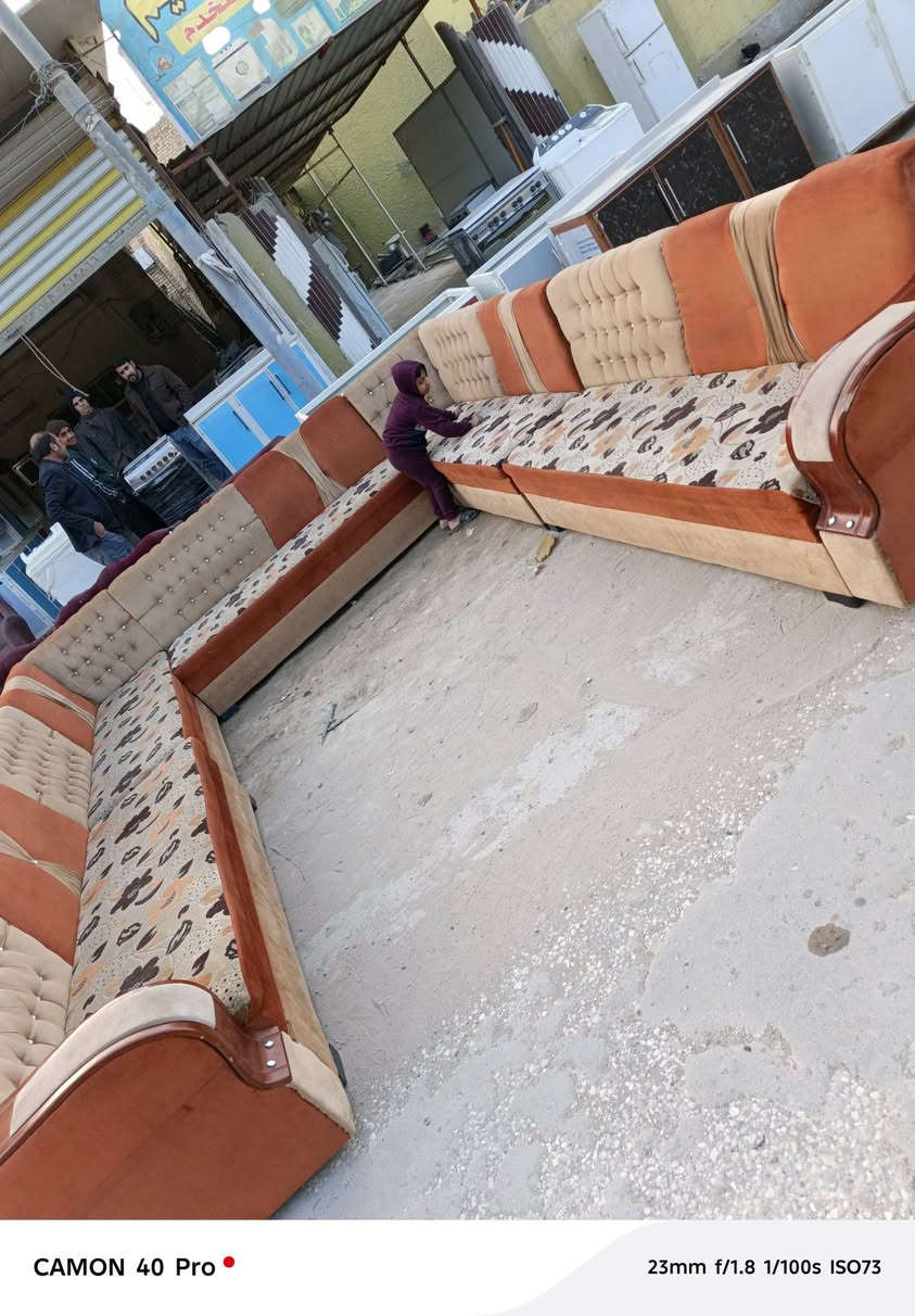 ديوان تسكام ونظيف وثقيل بلوك اسود ٢٠ نفر اخو الجديد اي ضرار مابيه حيل نظيف جدا واكو الي باب بيتك عدنه توصيل ***********
