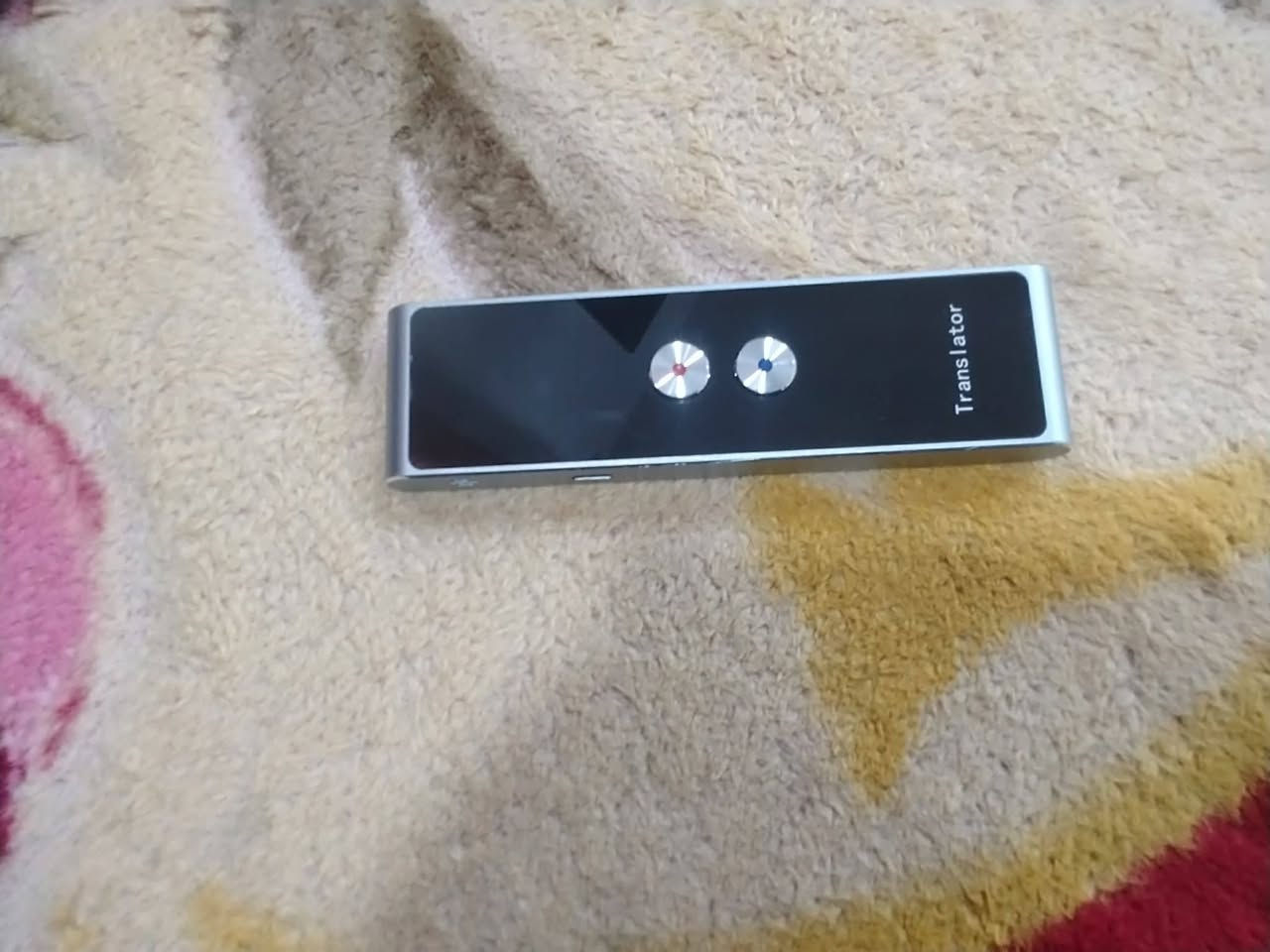 جهاز مترجم متنقل وسماعه يفيد للسفر ماعرف استخدمة ودابيعه  السعر 75 وبي مجال بغداد
‏‪***********‬
