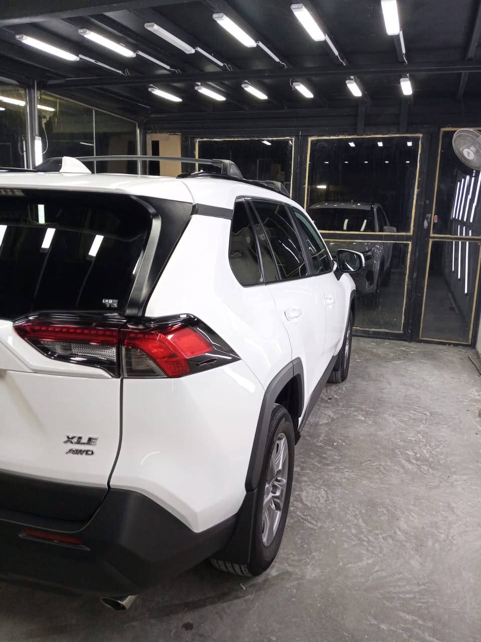 سلام عليكم راف فور XLE فول موديل 2024 ماشيه30 السعر 240 بانزين رقم الهاتف *********** وارد كندي مكان بابل منفيس بأسمي
