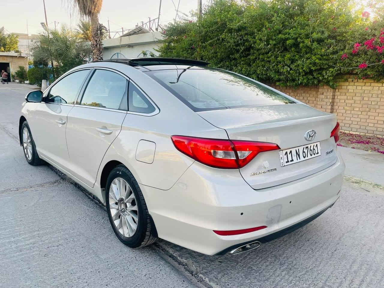 السلام عليكم
سوناتا 2017 خليجي 
فول مواصفات 
رقم بغداد بسمي سنوية 2030 
————————————————
مواصفات 
١- بنوراما 
٢- محرك 2400 دوش 
٣- كشنات جلد 
٤- شاشة كبيرة + كامره 
٥- لد امامي خلفي 
٦- تبريد قطعتين 
٧- ويل كب عدد ٥ حجم ١٧ 
٨- مري شفط + اشاير 
باقي مواصفات المعروفة 
————————————————————
سياره نظيفة جدا مكينه كير تبريد صدر مكفولات تراية زيرو 
سياره بدون اي حادث بية رش قطعتين ونص شرط الفحص 
اثر جراد باقي سياره مكفول 
—————————————————————————
مكانه :- البصرة 
السعر :- 135
***********
