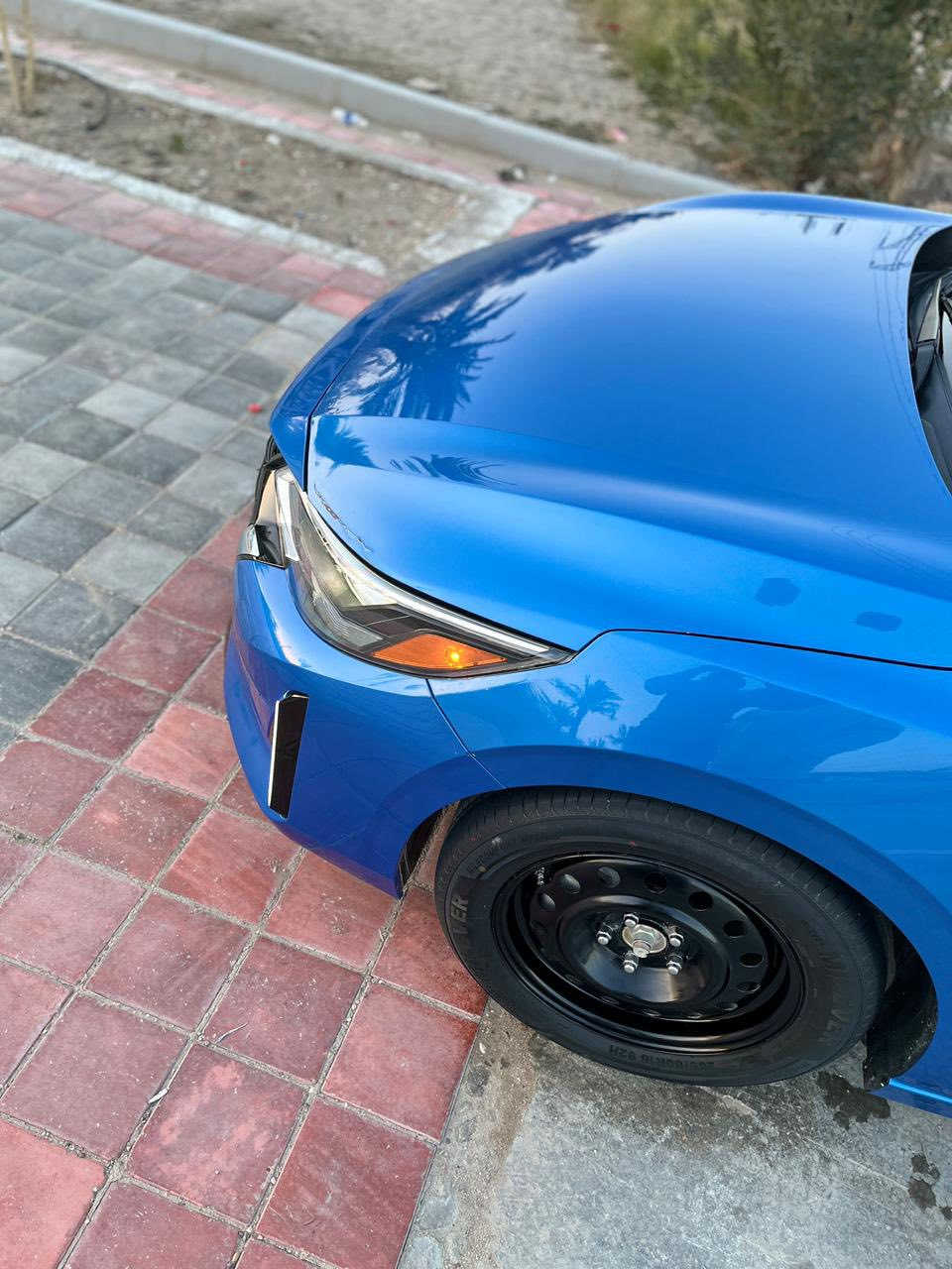 السلام عليكم ˛ يا الله
للبيع نيسان سنترا موديل 2024 وارد امريكي
العداد 50km بعدها زيرو السيارة 
رقم الشاصي 3N1AB8CV9RY298963

المواصفات: 
فئة SV لون ازرق جويتي المميز
بصمة تشغيل ،ودخول ذكي بصمة ابواب . 
رادار امامي وخلفي وجوانب. 
كاميرا خلفية دوار . 
حساسات. 
نقطة عمياء. 
مانع انزلاق. 
فول تحكم استيرن. 
نظام ECO. Sport. Normal
نظام توقف ذاتي . 
لايت led
شاشة تدعم carplay 
تحديد مسار
مثبت سرعة
محرك 2000cc
ومواصفات اخرى كثيرة. 

جميع إرباكات السيارة سليمة وبلادية. 
شاصي السيارة سليم 100%100 شرط الفحص. 

السيارة اني مستوردها ومصلحها بيدي تعتبر كلين تايتل فقط دعامية امامية شادلها بلادية مو تجاري

سيارة عَنْ تجربة شخصية بيها سلاسة بالقيادة وثبات بالشارع وصرفية بانزين ابدًا مابيها وبانزين عـاديّ بدون ﺎَيّ دوانز 

مبدل هايدروليك الكير ودهن المحرك من شركة امزويل وتايرات جدد

السيارة فحص مؤقت تترقم بغداد ﺎَو جميع المحافظات 

سعر 139$ انسب سعر بالسوك 

للاستفسار عن السيارة الاتصال على الرقم او مراسلة عن طريق الواتساب 
اتصال ***********
واتساب فقط ***********
