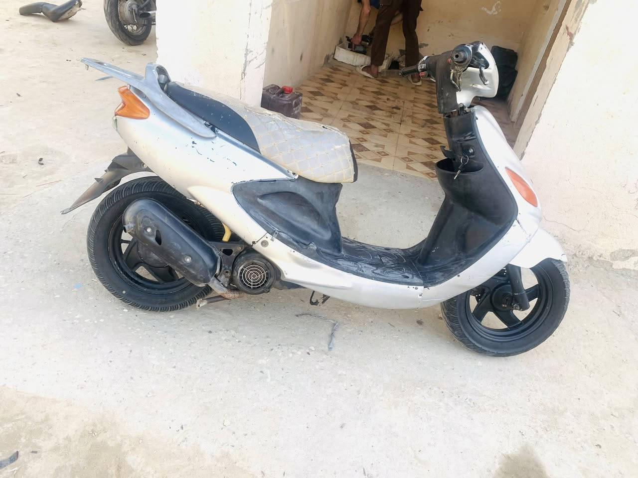 سلام عليكم دراجه دولفين للبيع ياباني تجفيت جديد مكينه ناعمه مكاني ناحيه الهلال سعر خاص ***********
