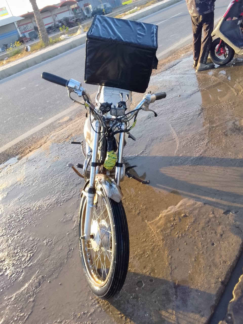 سلام عليكم دراجه أربعة كير للبيع من ظمن صندوك 300قفل ***********
