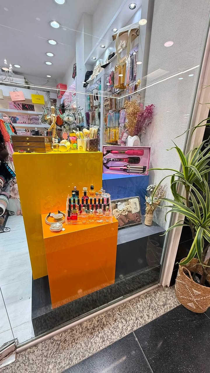 ديكور للبيع بسعر مناسب 4 فاترينات  جنكال وخزن عرض الوحده 278 سم 
وارتفاع 360 كامل السعر الوحده 150 الف فقط 
واتساب فقط ***********
