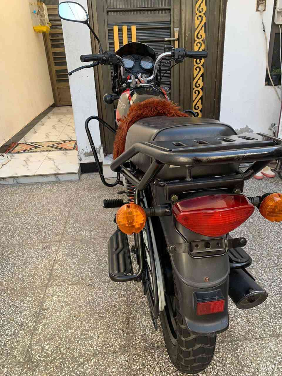 سلام عليكم دراجه بوكسر لبيع سعر مليون ونص مكاني بغداد تواصل على هاذه رقم ***********
